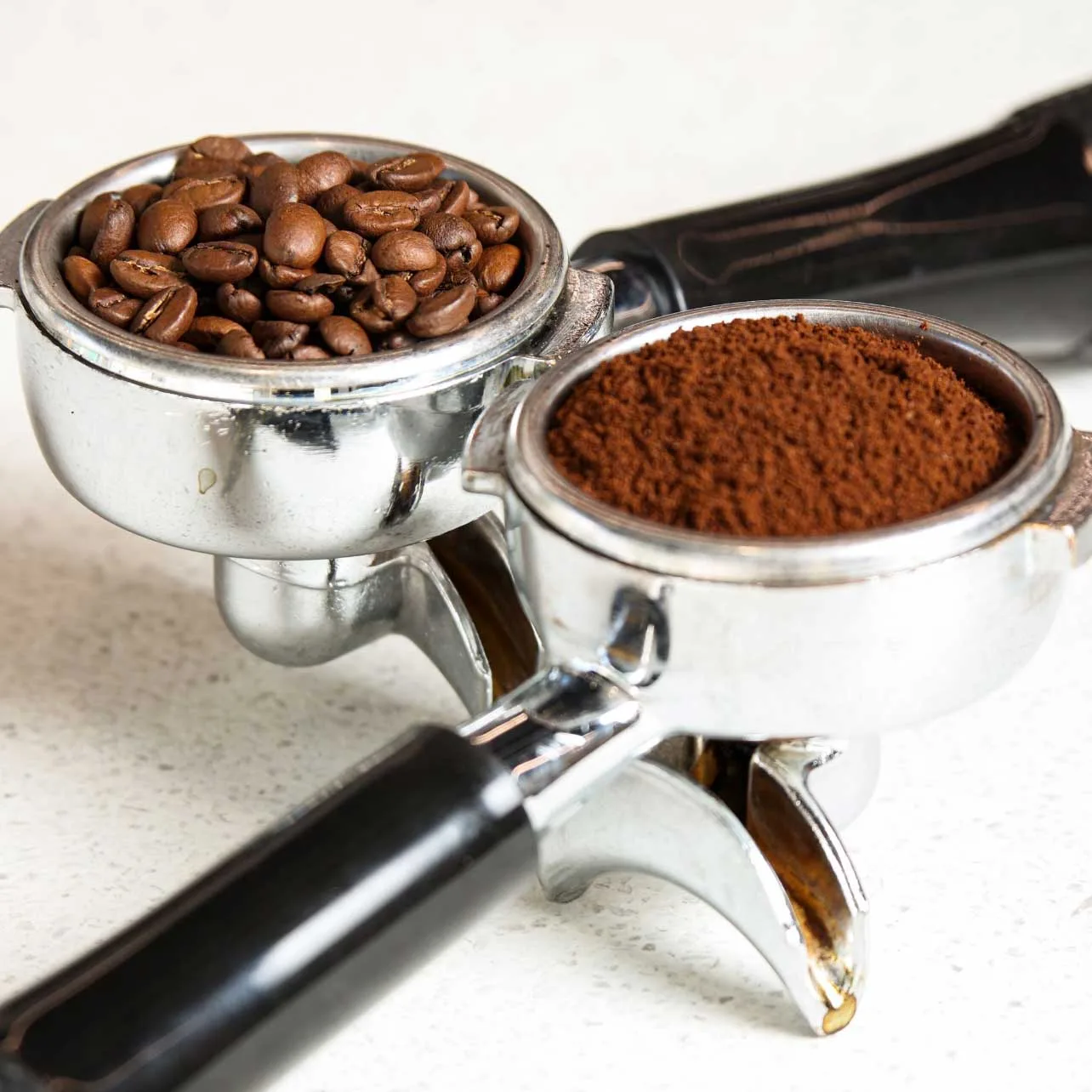 Φρεσκοαλεσμένος speciality καφές Baristi